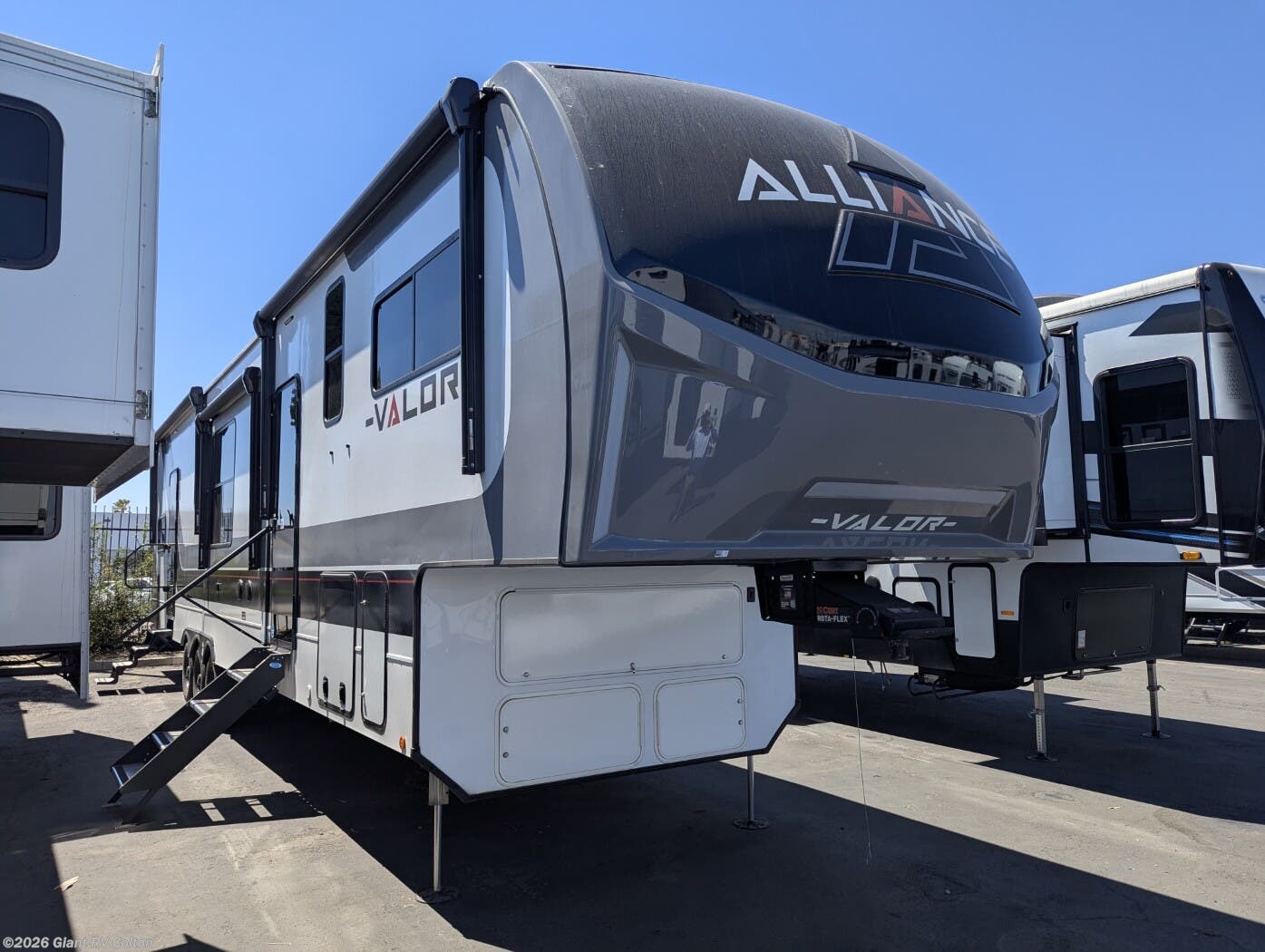 New 2025 Alliance RV Valor 44V14 available in Colton, California