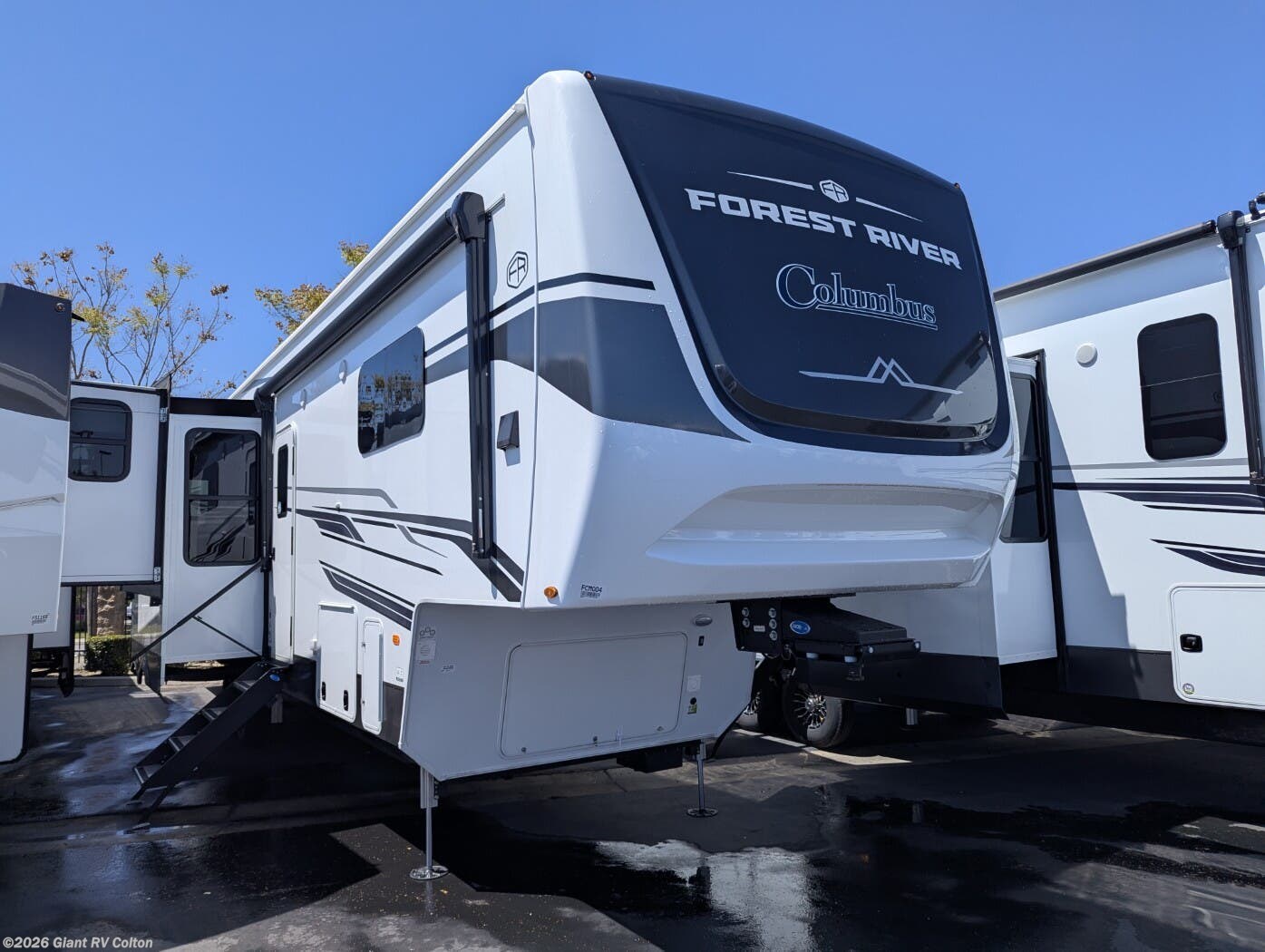 New 2025 Palomino Columbus 376DS available in Colton, California