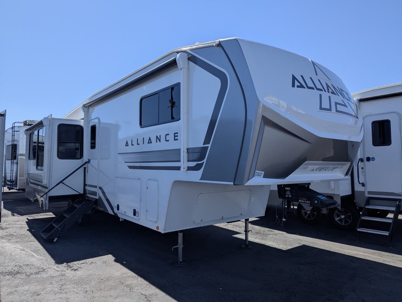 New 2027 Alliance RV Avenue 32RLS available in Colton, California