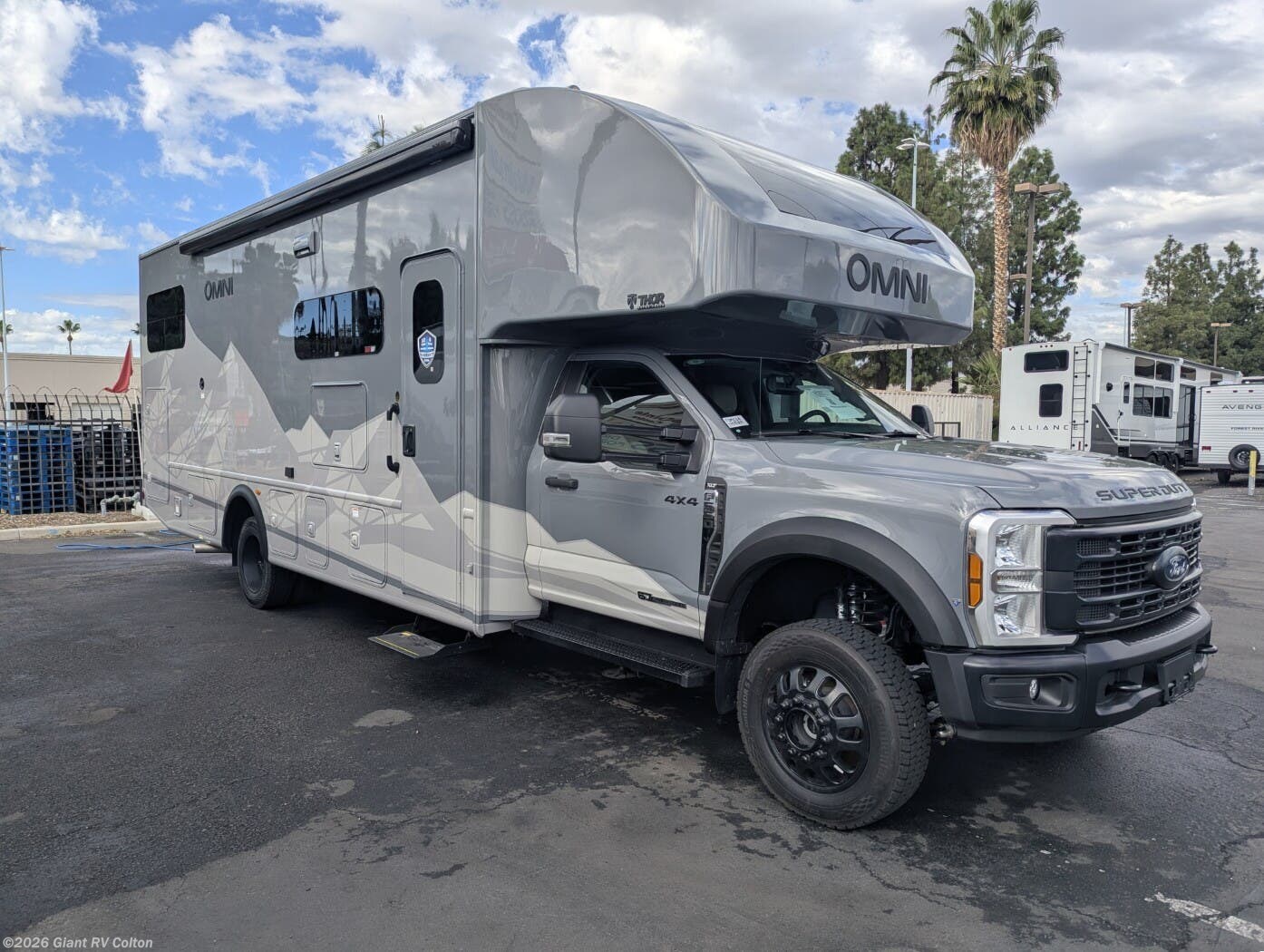 New 2027 Thor Motor Coach Omni Z30 available in Colton, California