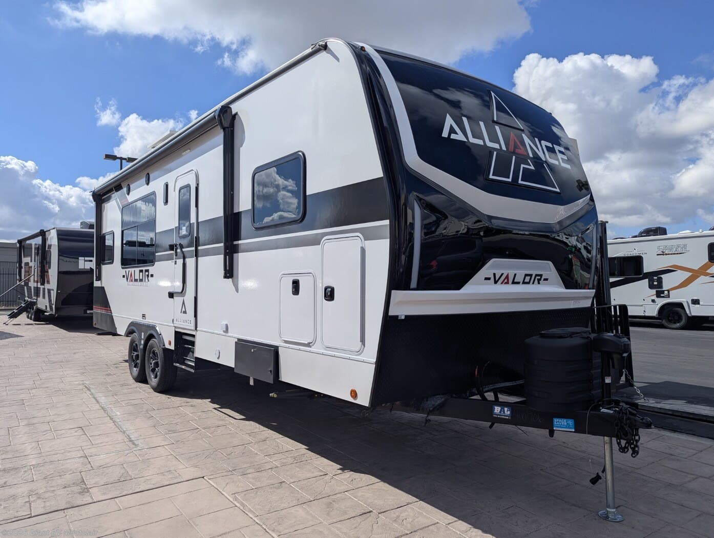 New 2026 Alliance RV Valor All Access 27T14 available in Montclair, California