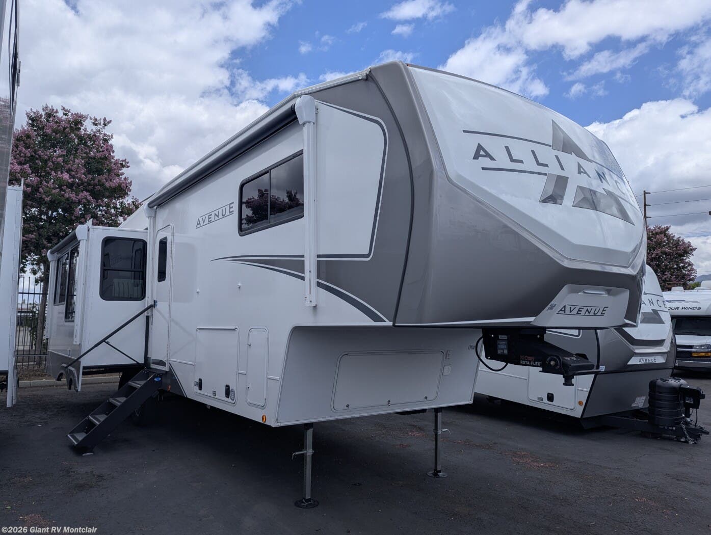 New 2026 Alliance RV Avenue 32RLS available in Montclair, California