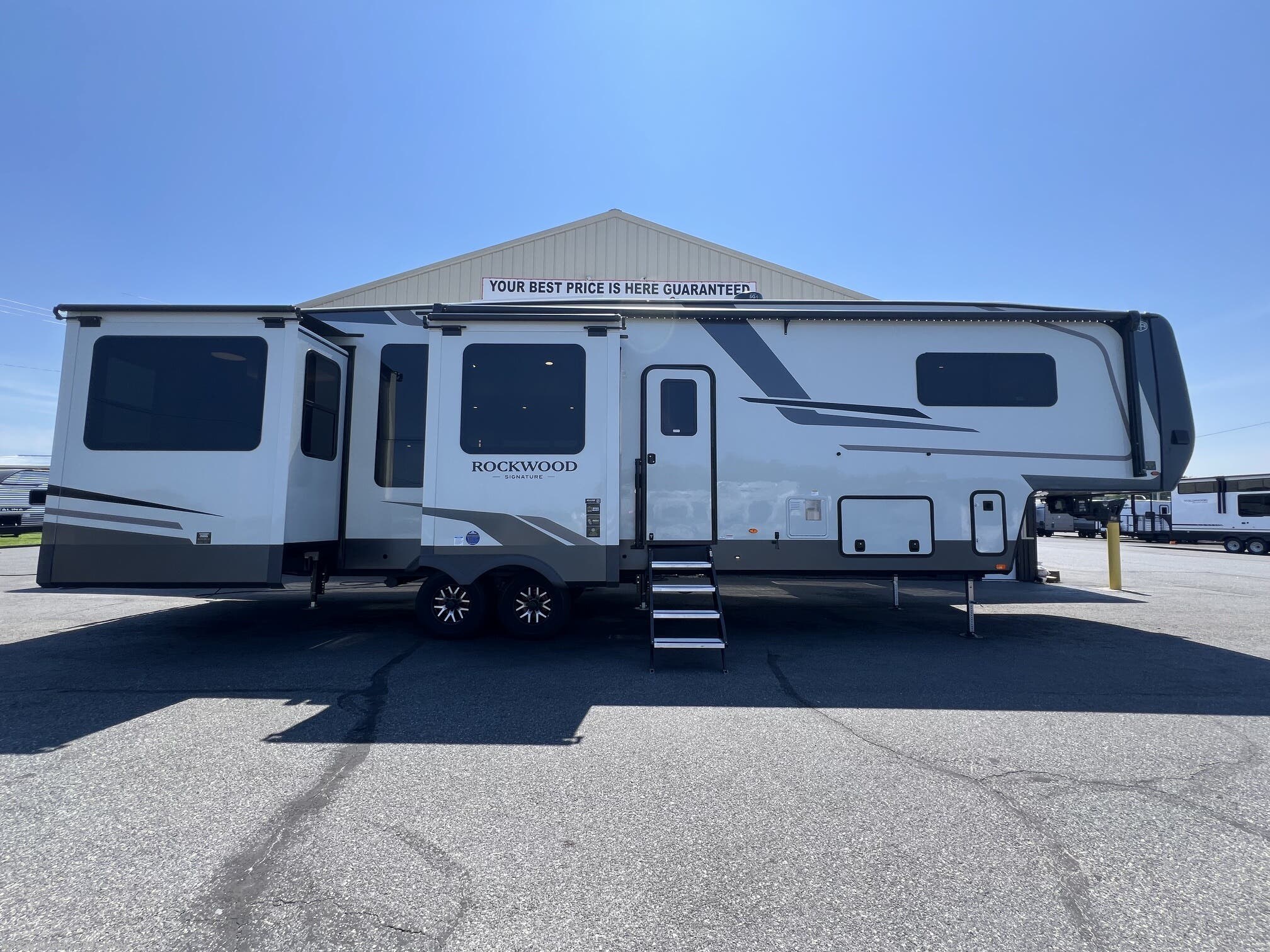 New 2027 Forest River Rockwood Signature 404SRK available in Milford, Delaware