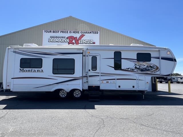 Used 2013 Keystone Montana 3455SA available in Milford, Delaware