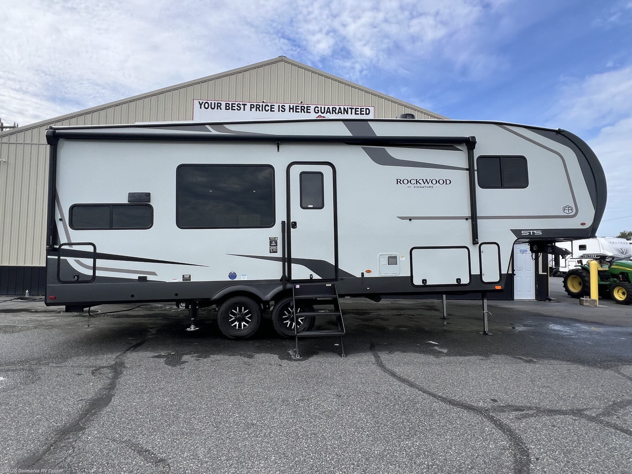 New 2027 Forest River Rockwood Signature 301SRK available in Milford, Delaware