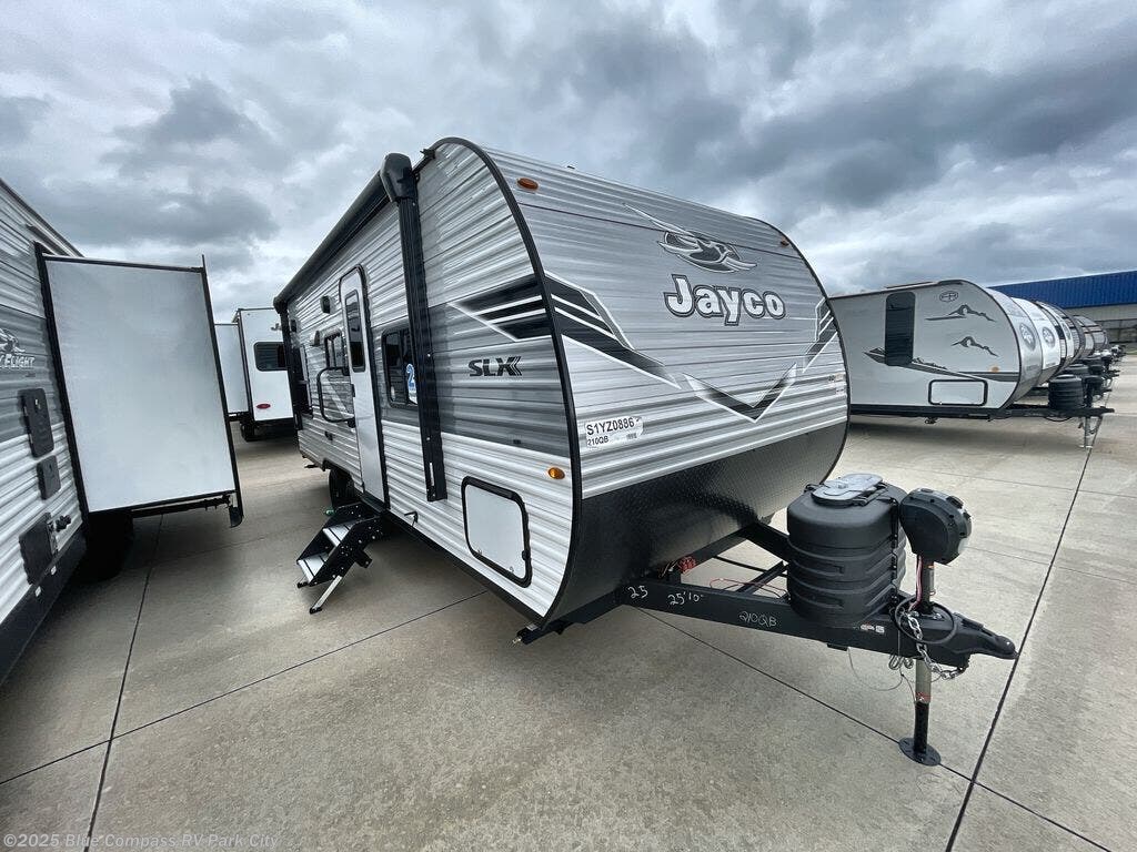New 2025 Jayco Jay Flight SLX 210QB available in Park City, Kansas