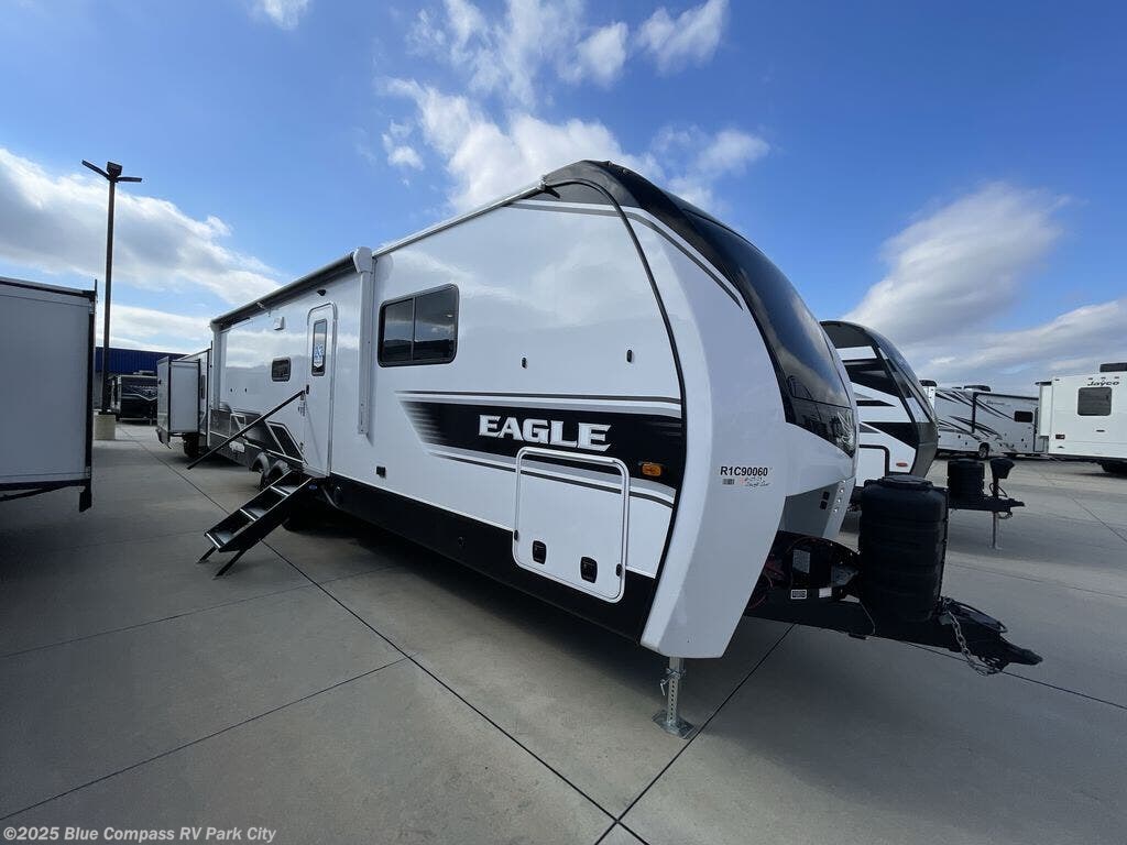 Used 2024 Jayco Eagle 320FBOK available in Park City, Kansas