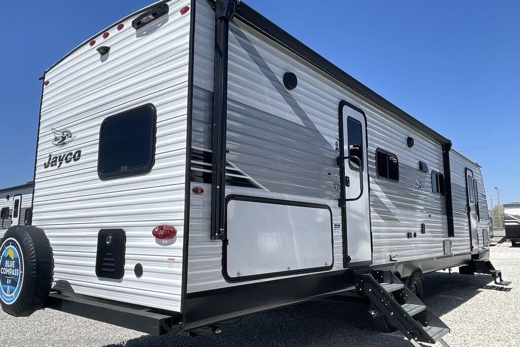 New 2025 Jayco Jay Flight SLX 330TBS available in Park City, Kansas