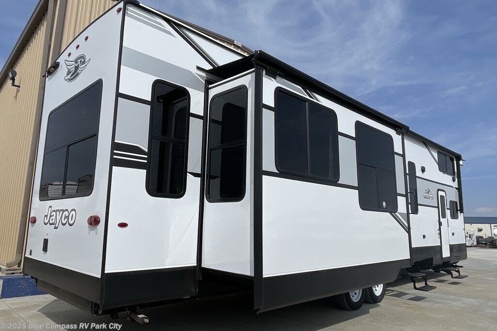 New 2025 Jayco Jay Flight Bungalow 40DLFT available in Park City, Kansas