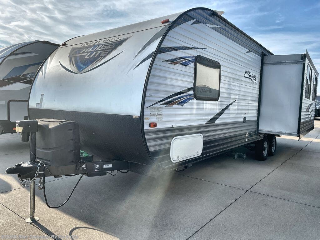 Used 2018 Forest River Salem Cruise Lite 254RLXL available in Park City, Kansas