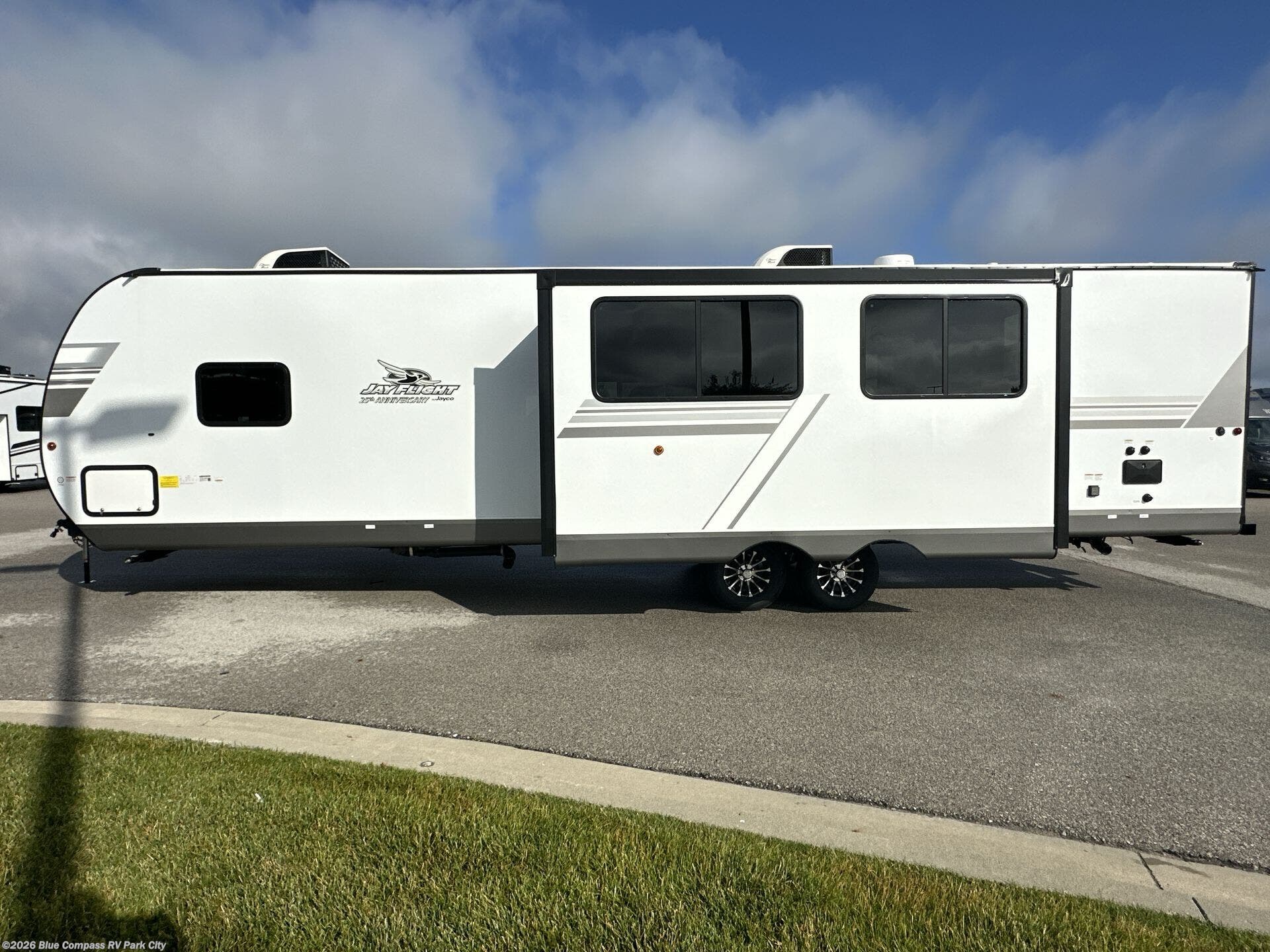 New 2027 Jayco Jay Flight 330TBS available in Park City, Kansas
