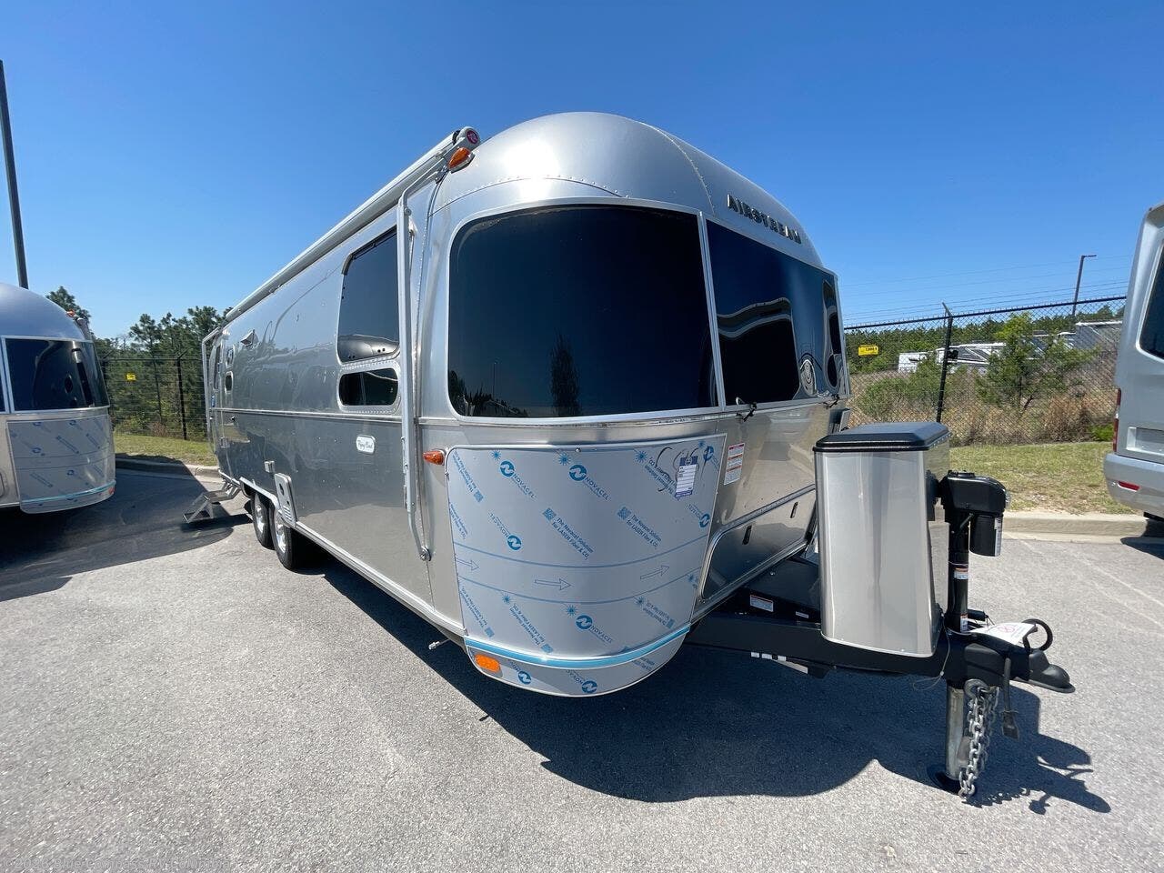 New 2025 Airstream Flying Cloud 27FB available in Lexington, South Carolina