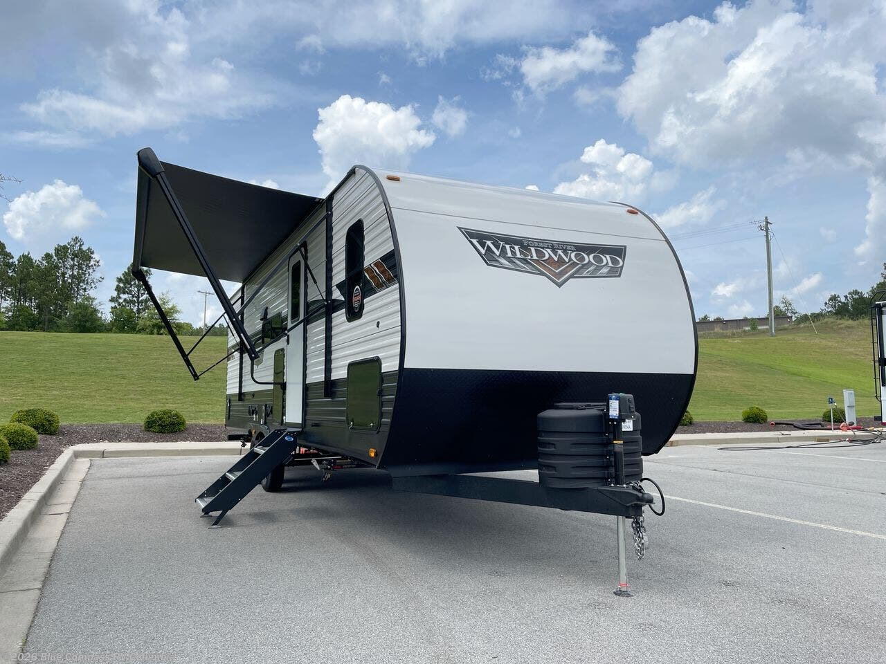 Used 2024 Forest River Wildwood 28DBUD available in Lexington, South Carolina