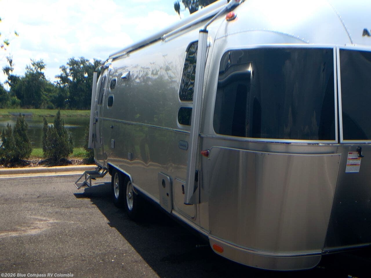New 2026 Airstream Globetrotter 25FB available in Lexington, South Carolina
