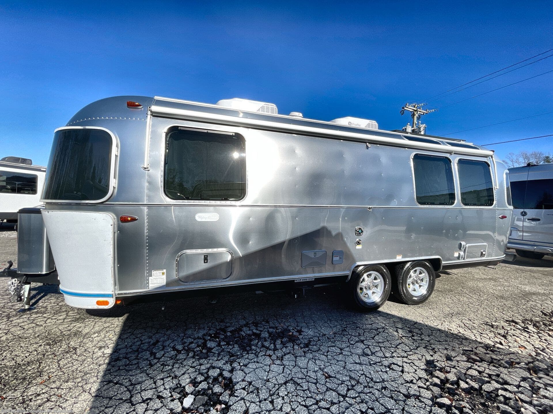 New 2027 Airstream Flying Cloud 25FB Twin available in Lexington, South Carolina