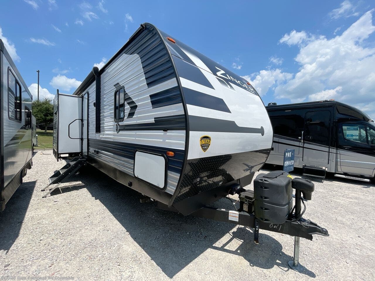Used 2022  CrossRoads Zinger 331BH by CrossRoads from Blue Compass RV Columbia in Lexington, SC