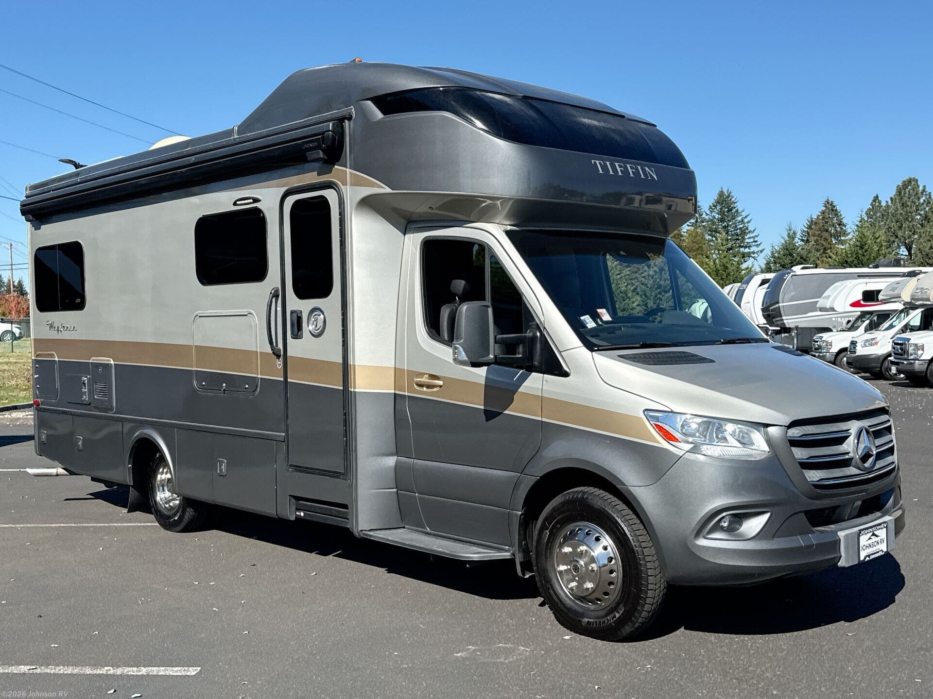 Used 2020  Tiffin Wayfarer 25TW by Tiffin from Johnson RV in Sandy, OR