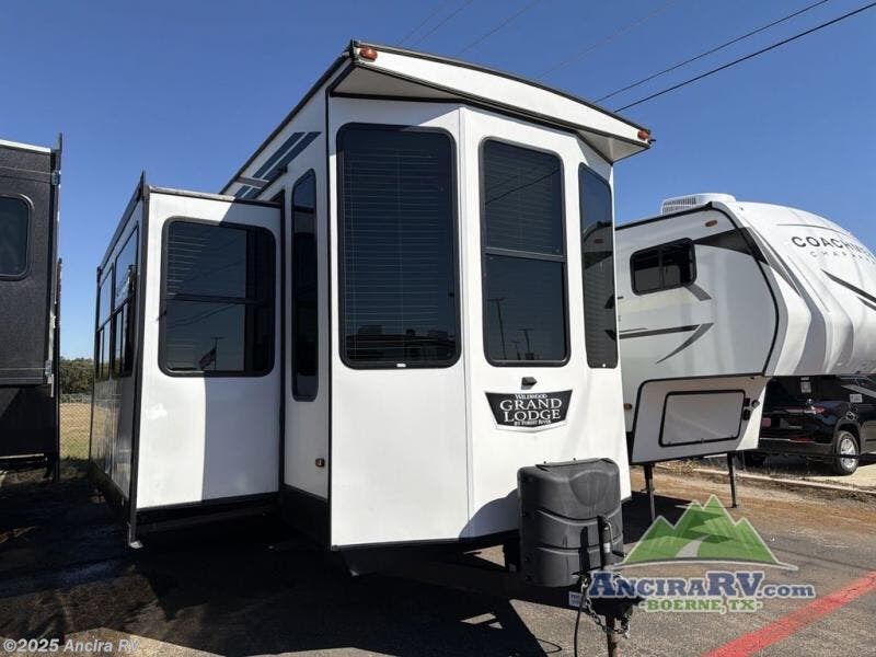 Used 2022 Forest River Wildwood Grand Lodge 42FLDL available in Boerne, Texas