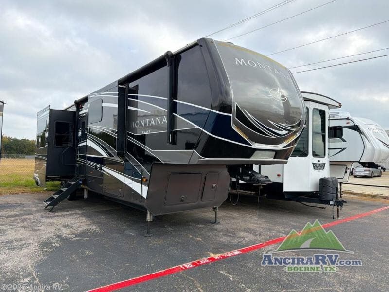 Used 2023 Keystone Montana 3901RK available in Boerne, Texas