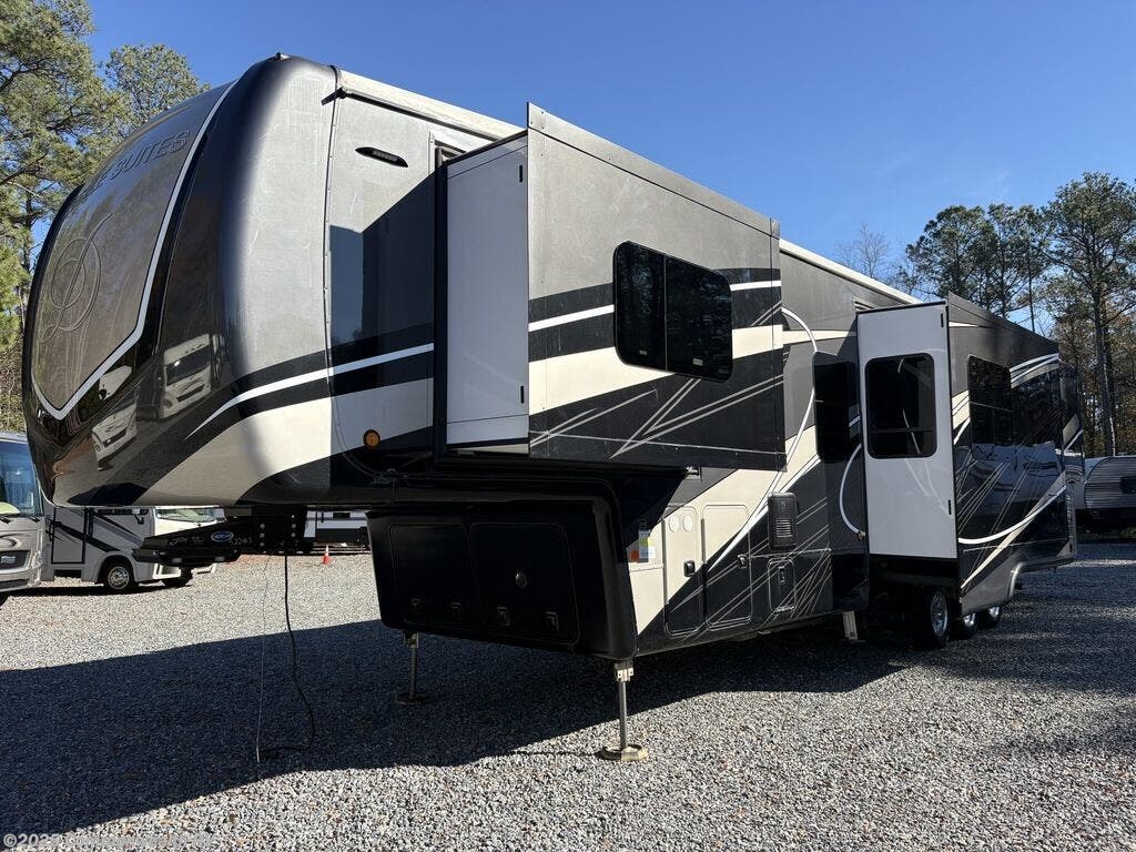 New 2023 DRV Mobile Suites Luxury 44 ORLANDO available in Ashland, Virginia