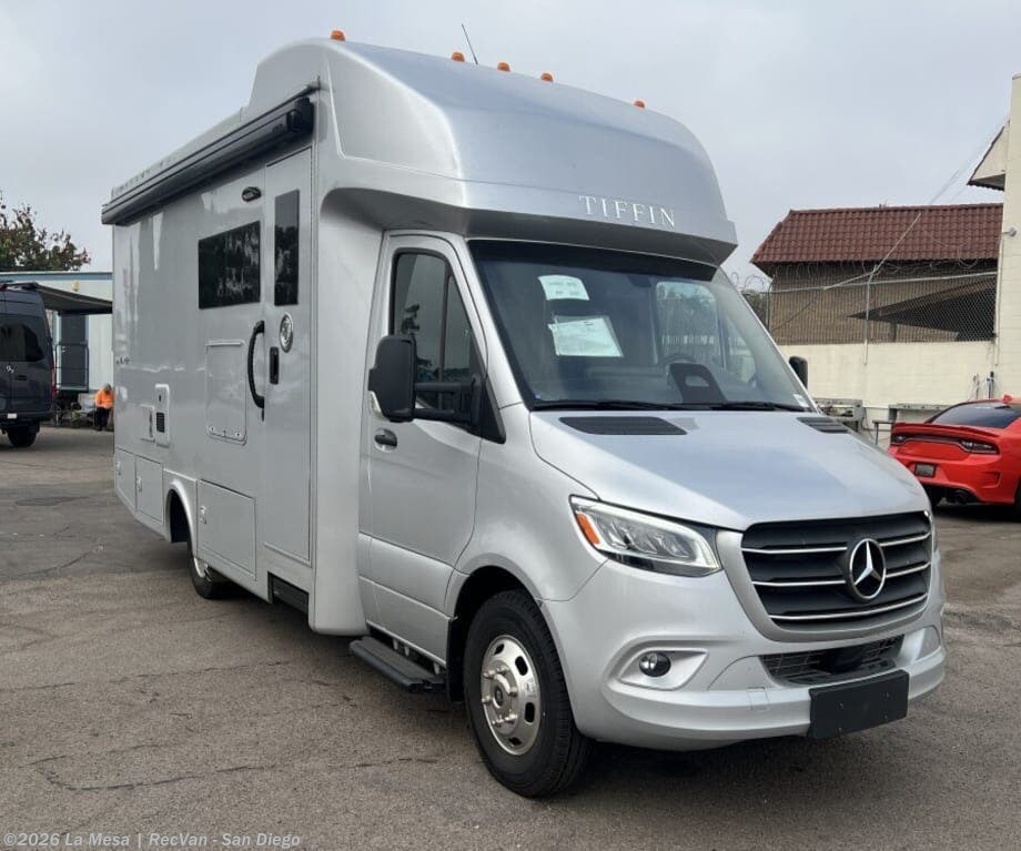 New 2027 Tiffin Wayfarer 25RW available in San Diego, California