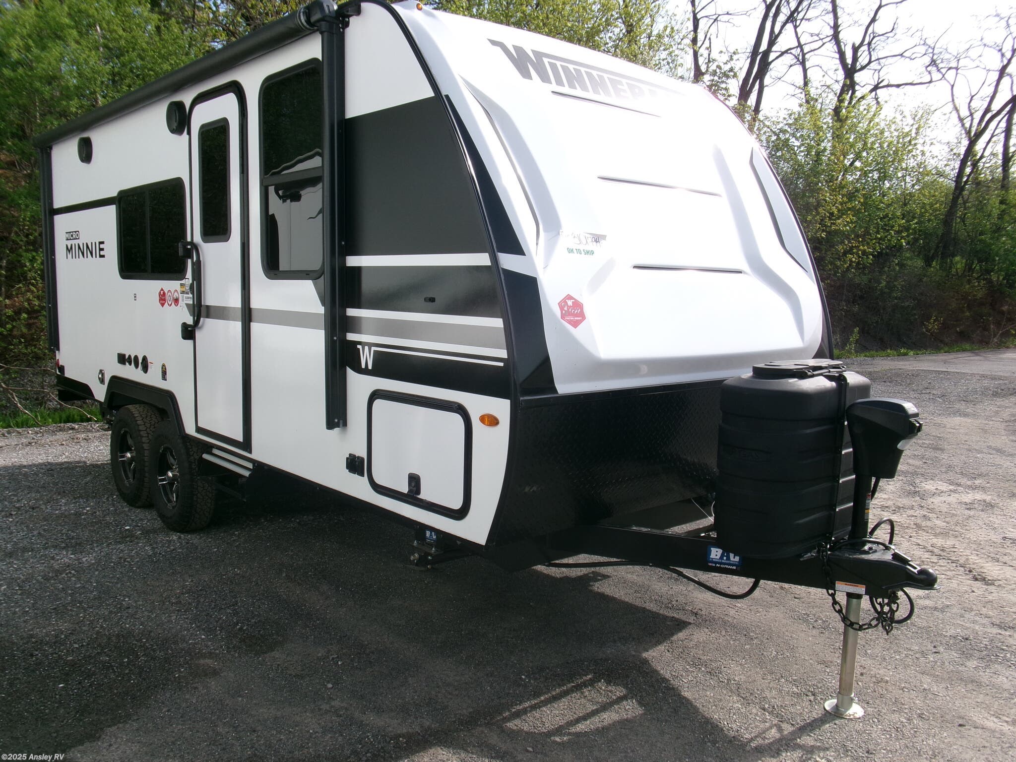 New 2025 Winnebago Micro Minnie 2108FBS available in Duncansville, Pennsylvania