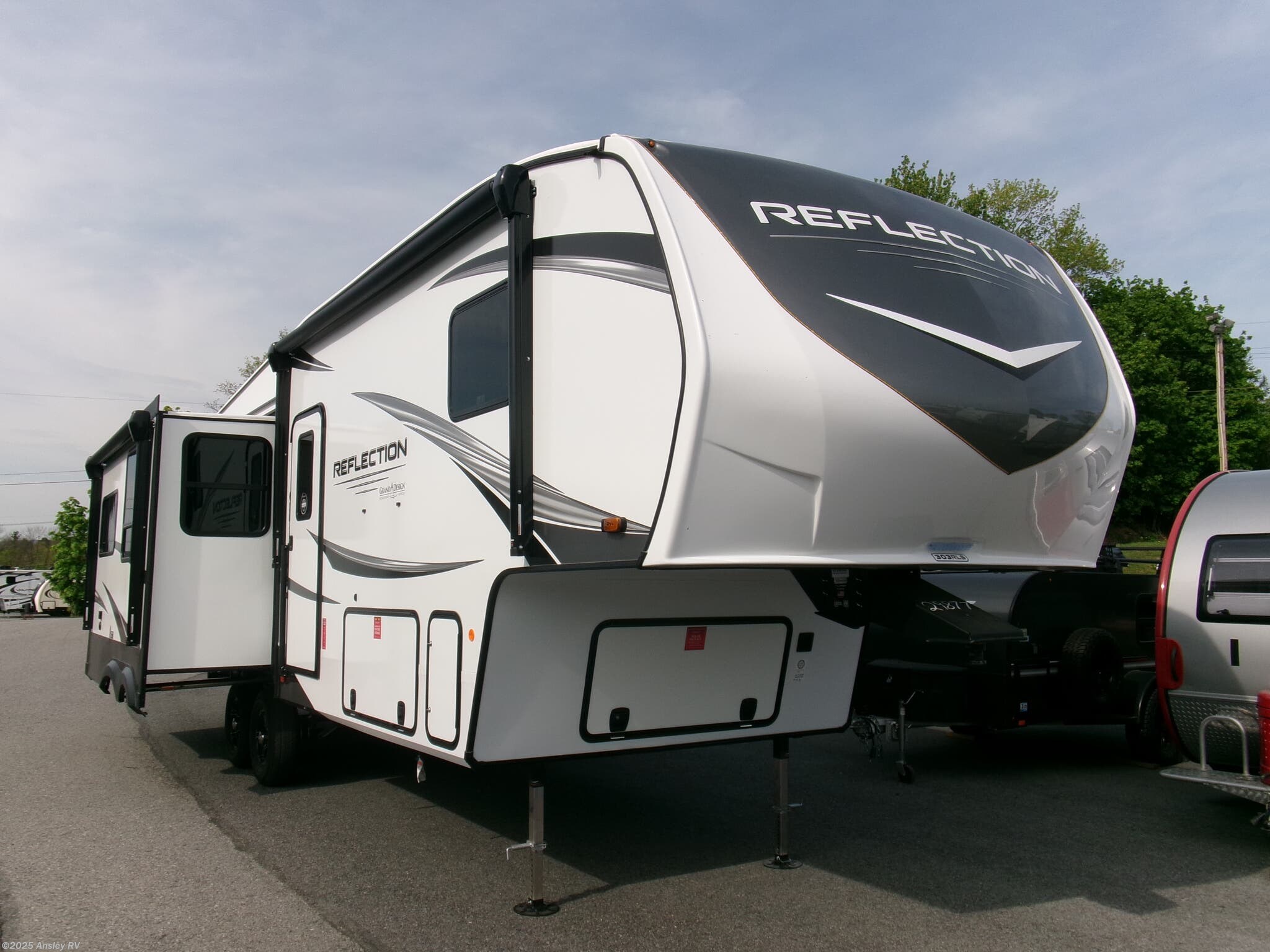 New 2025 Grand Design Reflection 303RLS available in Duncansville, Pennsylvania