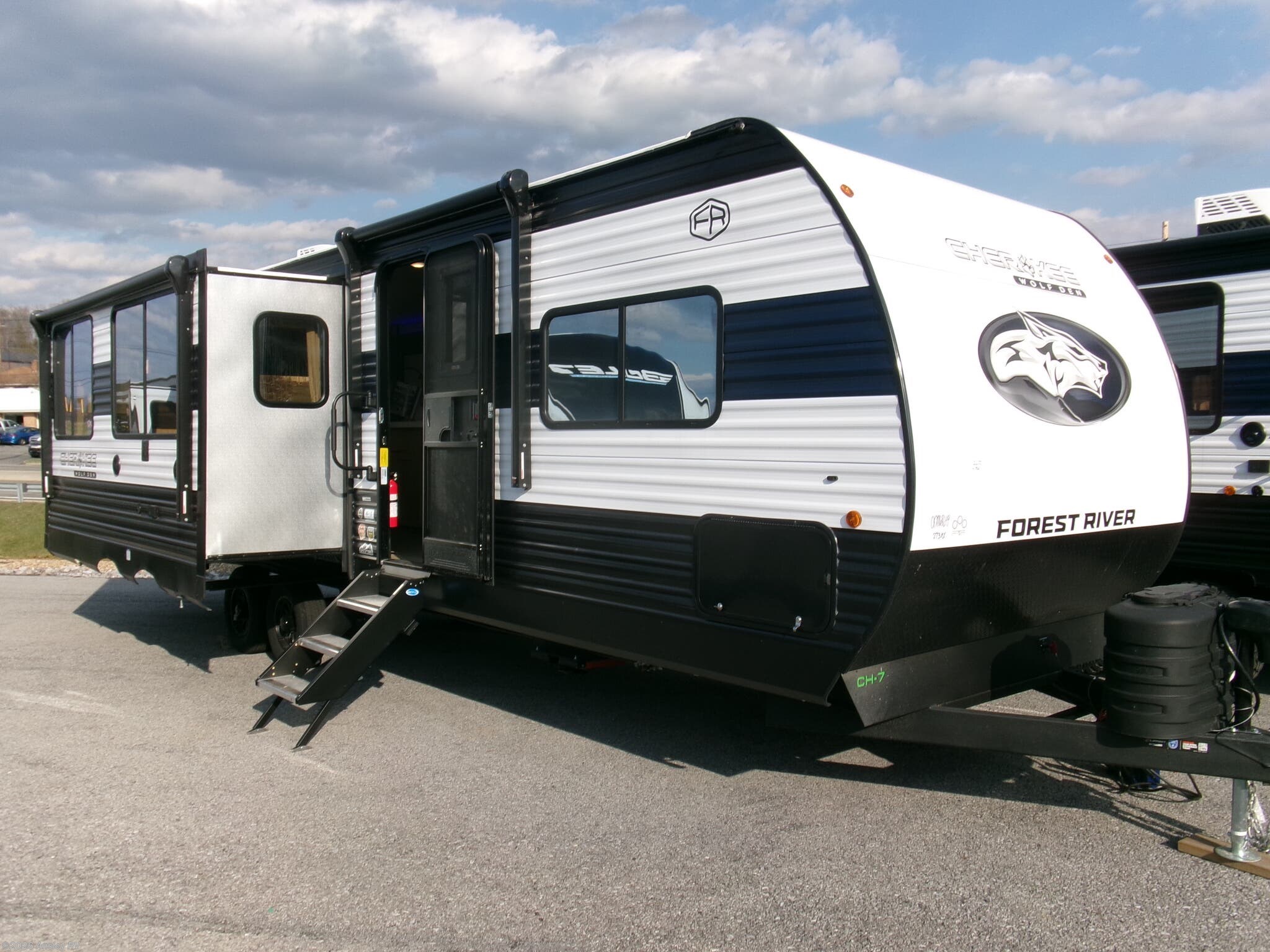 New 2026 Forest River Cherokee Wolf Den 273XLK available in Duncansville, Pennsylvania