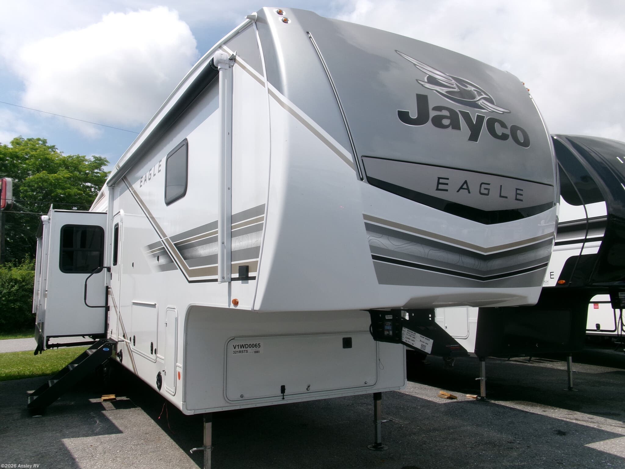 New 2027 Jayco Eagle 321RSTS available in Duncansville, Pennsylvania