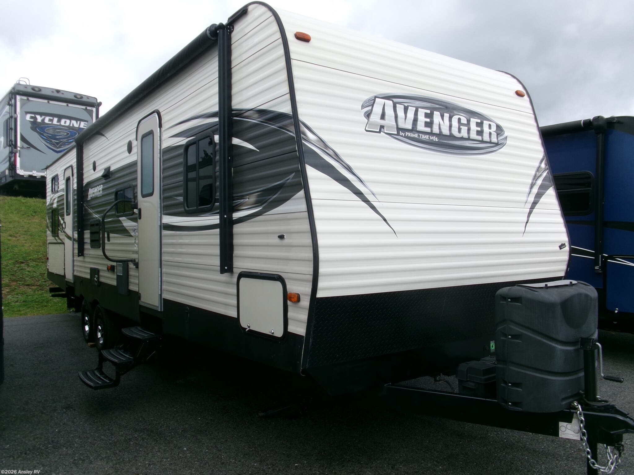 Used 2018  Prime Time Avenger 30QBS by Prime Time from Ansley RV in Duncansville, PA