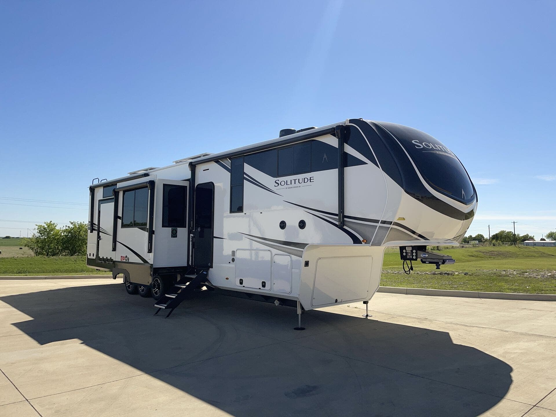 New 2026 Grand Design Solitude 414LJMJ available in Sanger, Texas