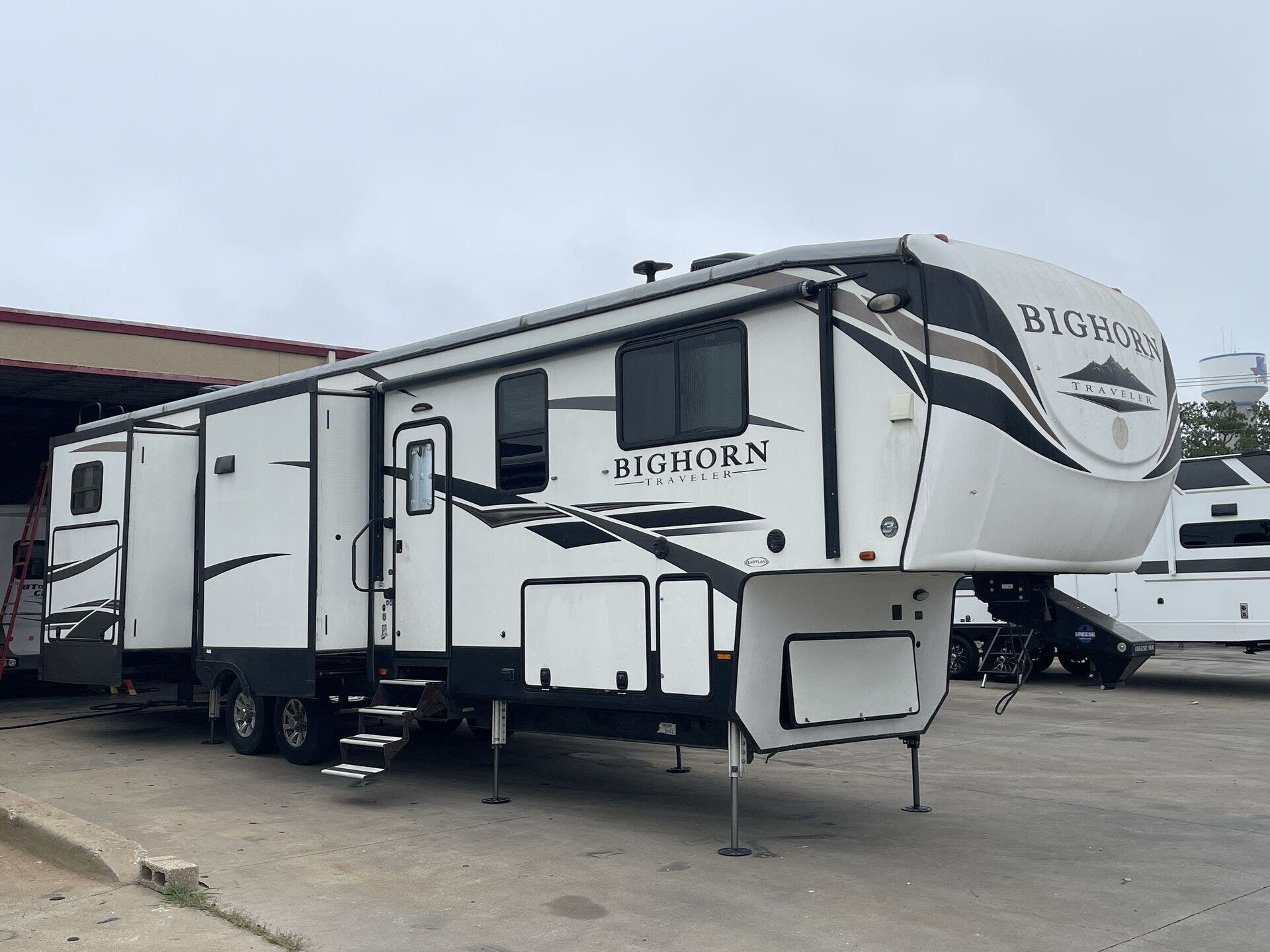 Used 2019 Heartland Bighorn 38BH available in Corinth, Texas