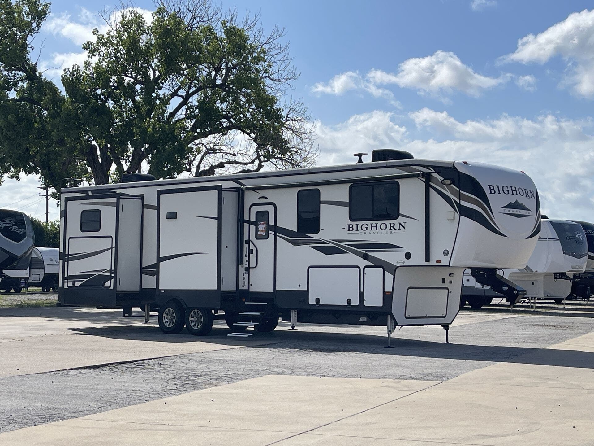 Used 2019 Heartland Bighorn 38BH available in Corinth, Texas