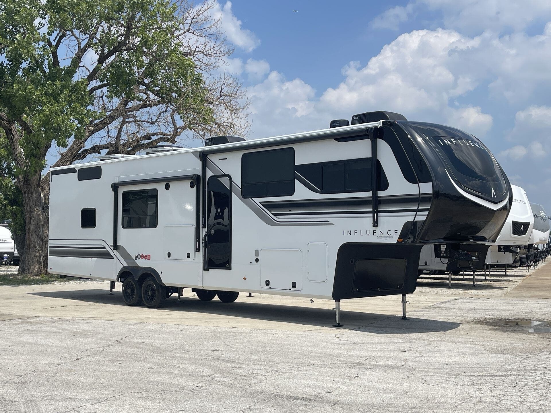 New 2027 Grand Design Influence 3804DS available in Corinth, Texas