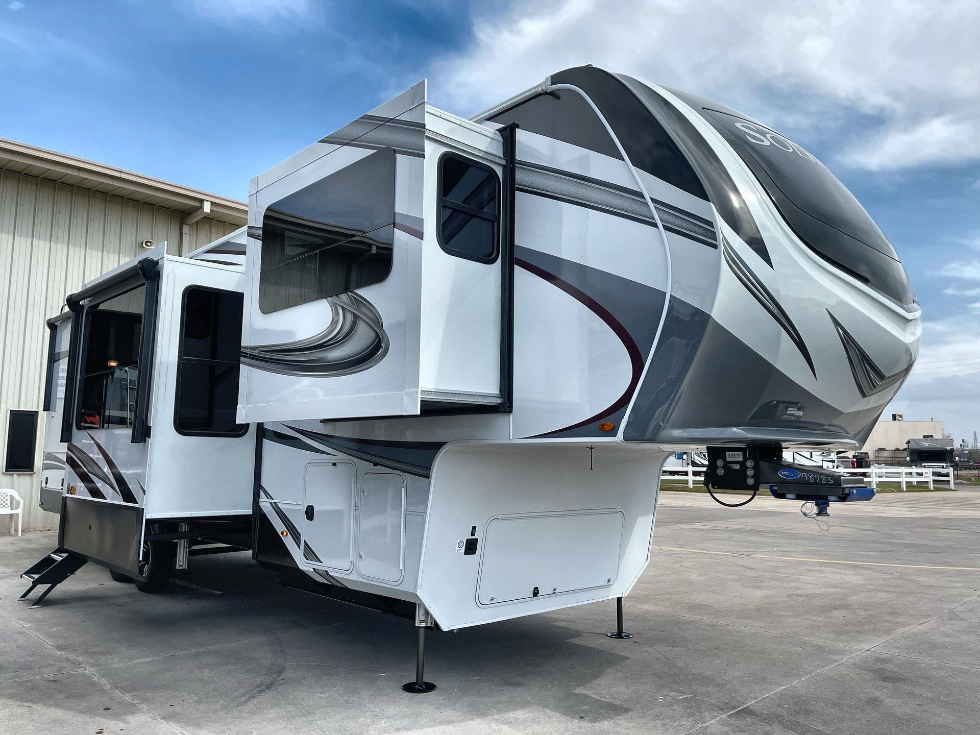 2022 Grand Design Solitude 346FLS-R RV for Sale in Oklahoma City, OK 73127  | 98283 | RVUSA.com Classifieds