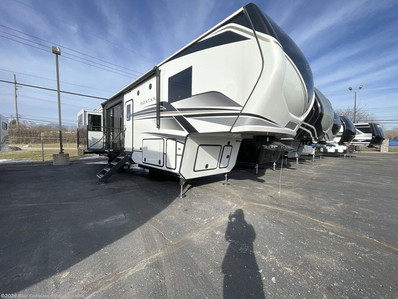 New 2025 Keystone Montana 3532SP available in Auburn Hills, Michigan