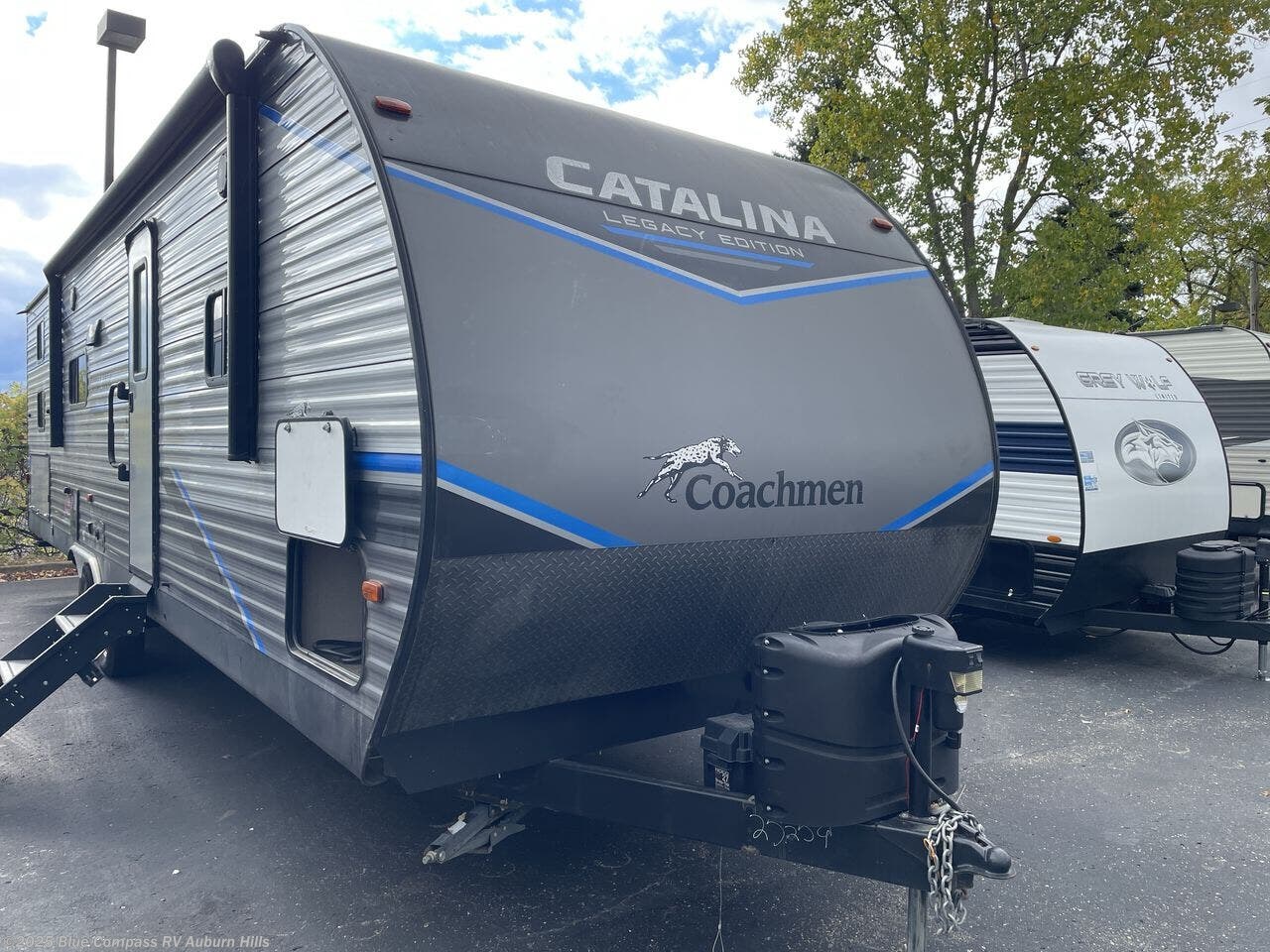 Used 2022 Coachmen Catalina Legacy 303QBCK available in Auburn Hills, Michigan