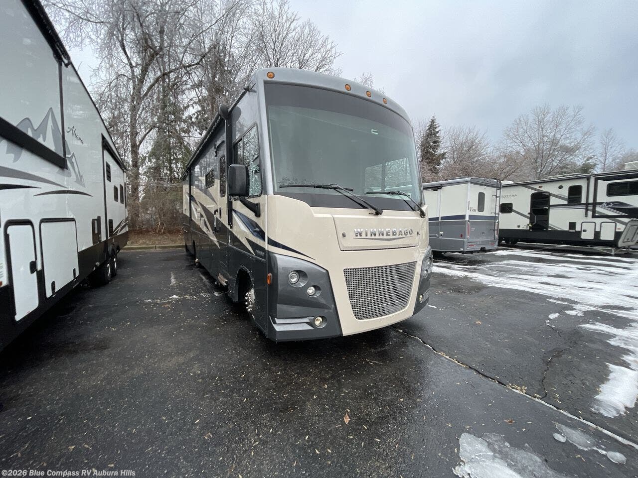 Used 2013 Winnebago View 24J available in Auburn Hills, Michigan