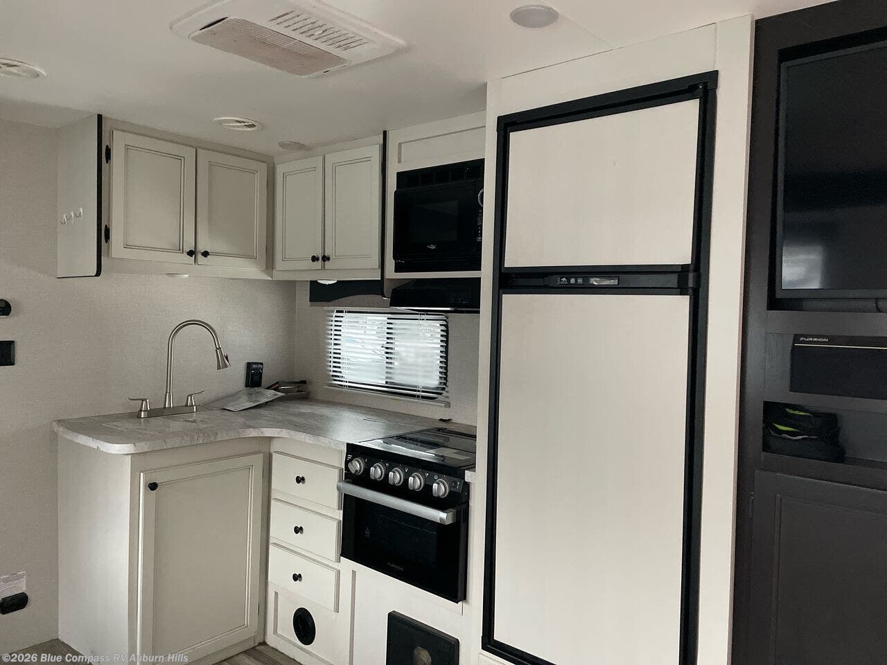 Used 2022 Highland Ridge  Range Lite RL281BH available in Auburn Hills, Michigan