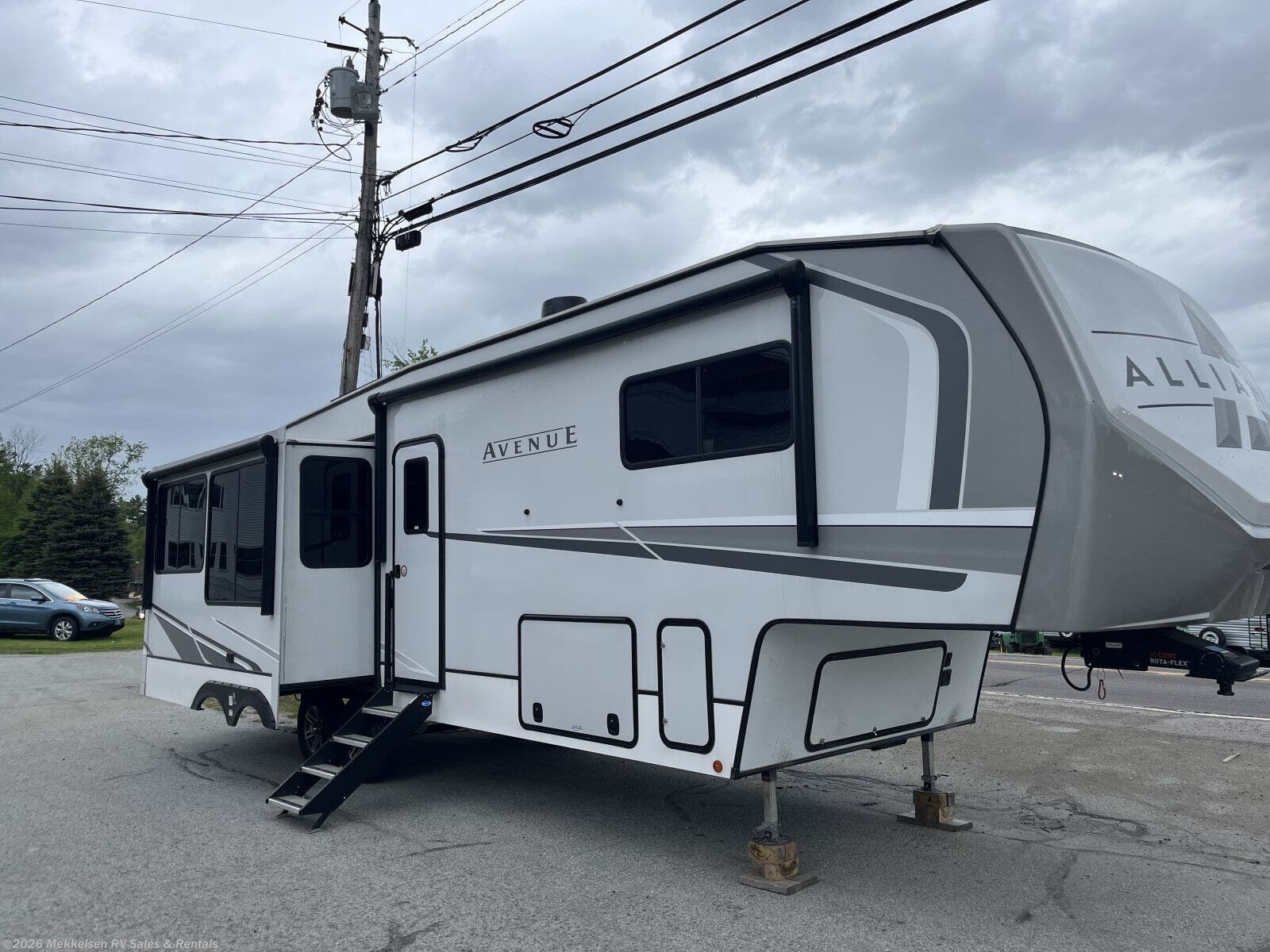 Used 2024 Skyline Alliance AVENUE 32RLS available in East Montpelier, Vermont
