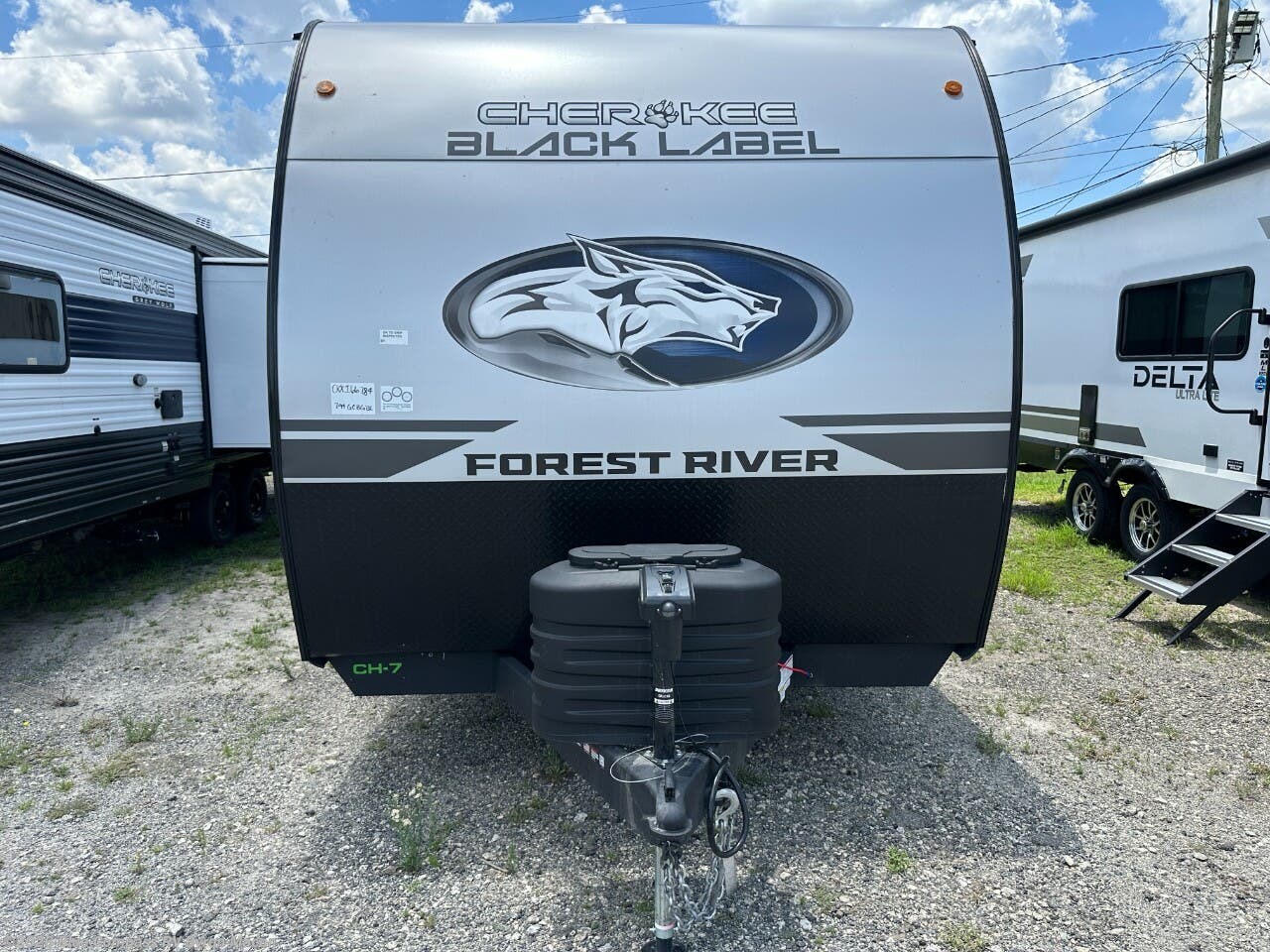 New 2025 Forest River Cherokee Wolf Den Black Label 294GEBGBL available in Byron, Georgia