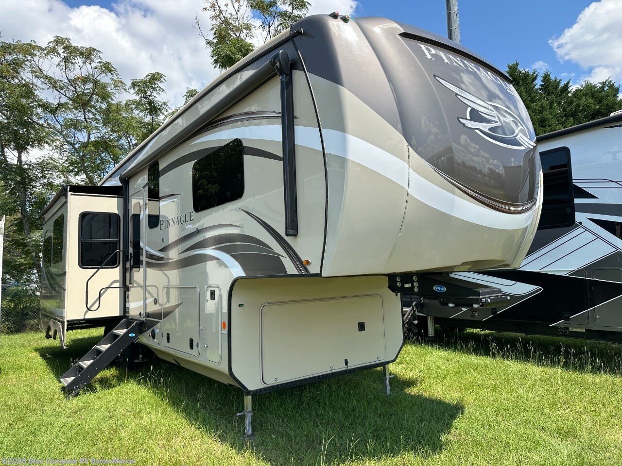 Used 2020 Jayco Pinnacle 32RLTS available in Byron, Georgia