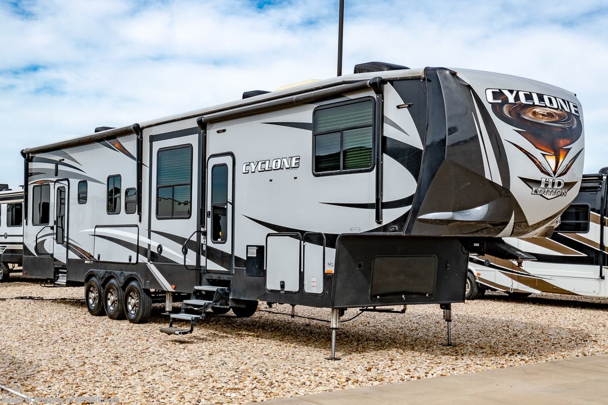 Used 2017 Heartland  Cyclone CY4005 Bath & 1/2 Bunk Model 5th Wheel RV W/ King available in Alvarado, Texas