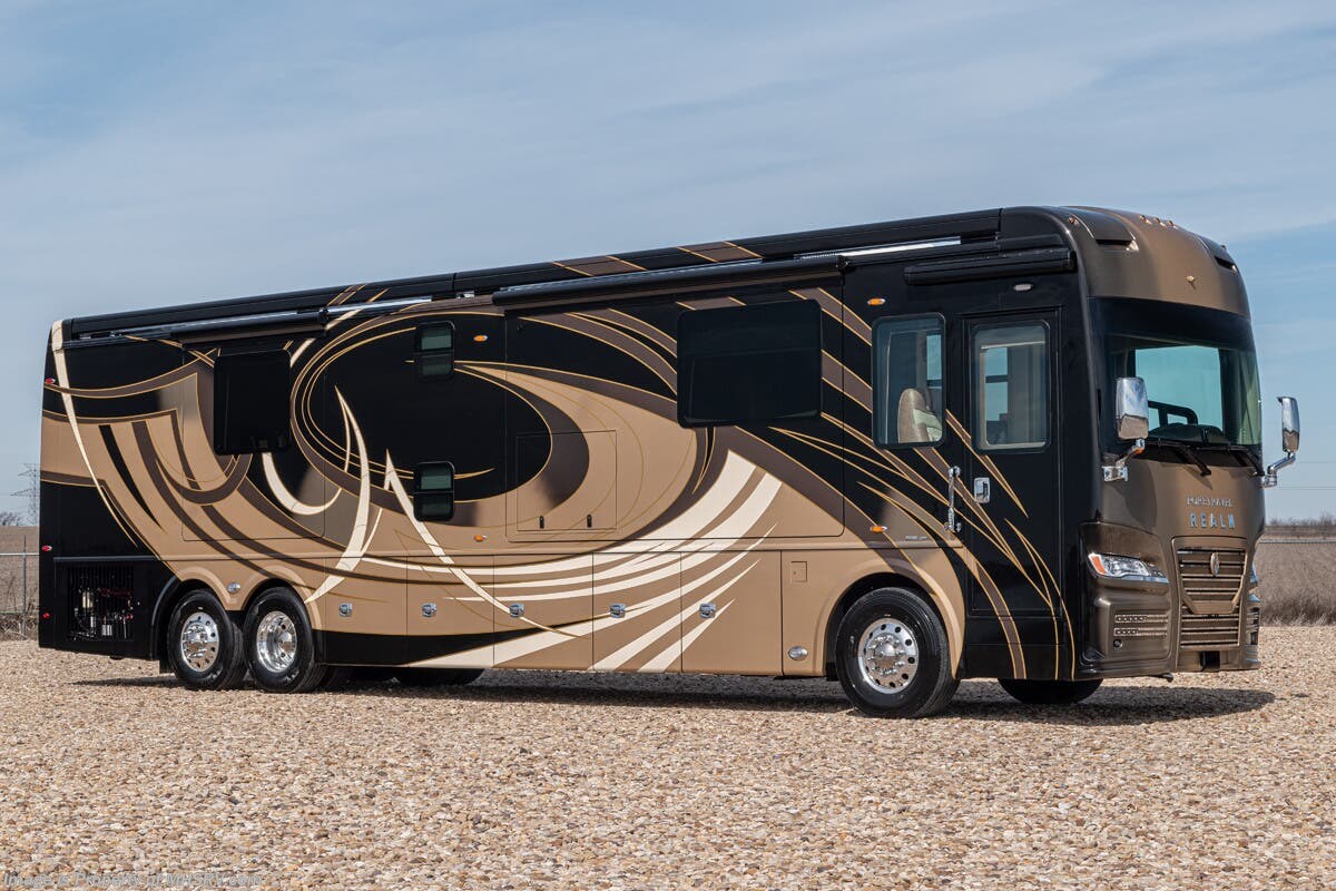 New 2023 Foretravel Realm FS605 Luxury Villa Bunk W/Spa (LVB) W/2 Full Baths available in Alvarado, Texas