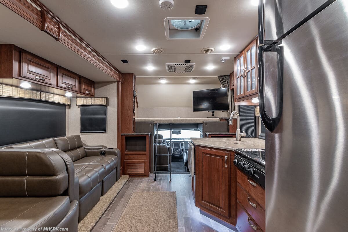 Used 2019 Dynamax Corp Isata 5 Series 36DS available in Alvarado, Texas