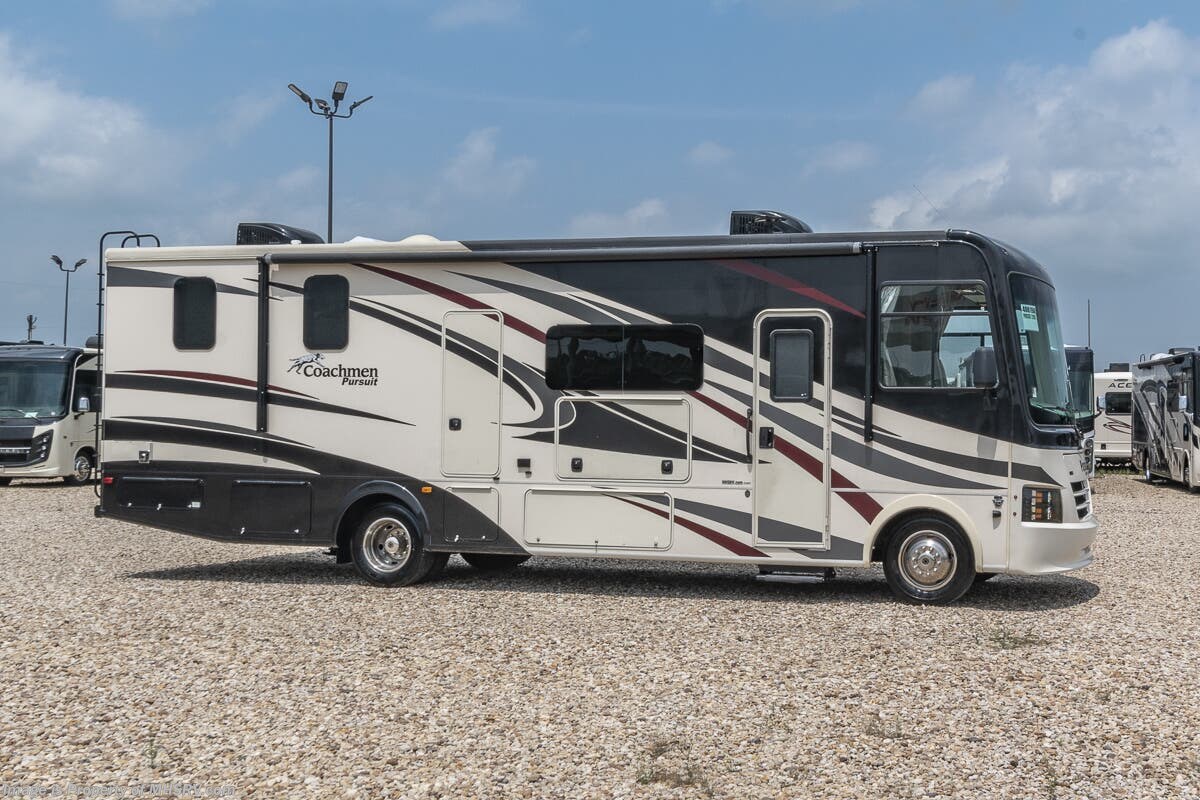 Used 2018  Coachmen Pursuit 32WC by Coachmen from Motor Home Specialist in Alvarado, TX