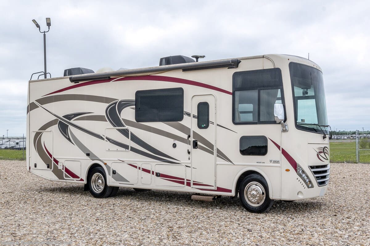 Used 2019  Thor Motor Coach Hurricane 29M by Thor Motor Coach from Motor Home Specialist in Alvarado, TX