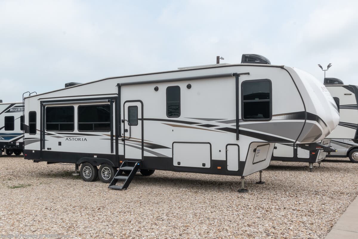 Used 2022 Dutchmen Astoria Platinum 3173RLP available in Alvarado, Texas