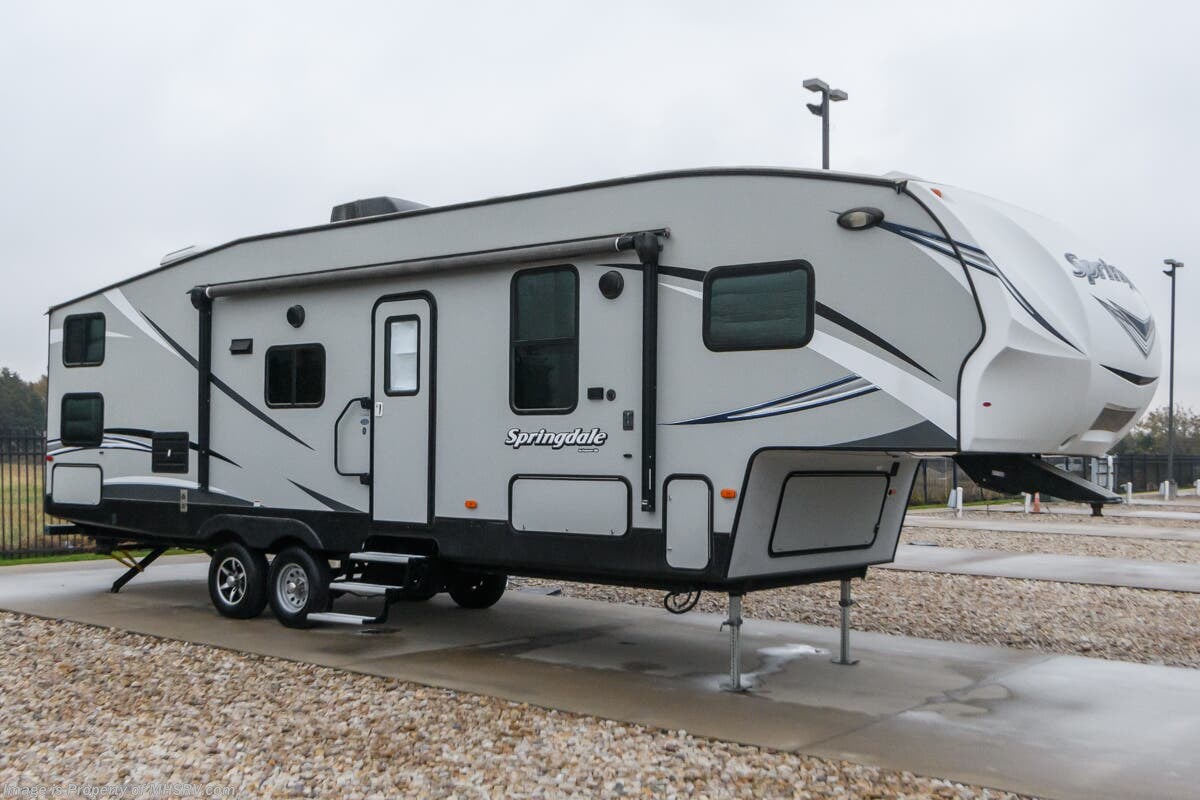 Used 2017 Keystone Springdale 286BH available in Alvarado, Texas