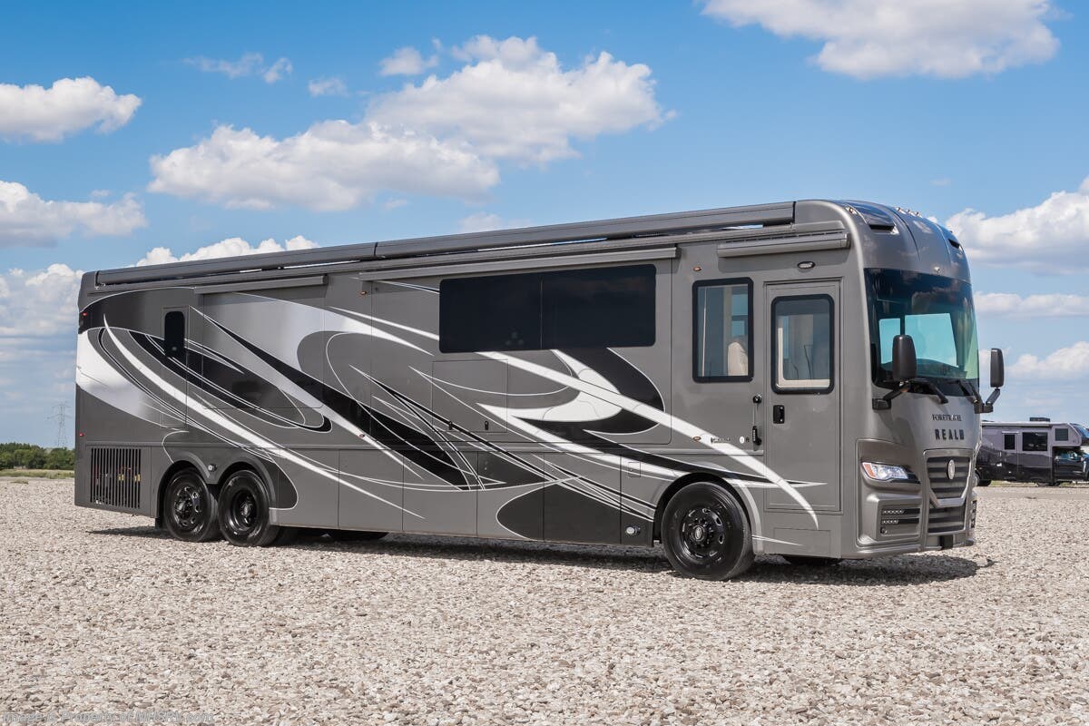 New 2027 Foretravel Realm Limited LV7 available in Alvarado, Texas